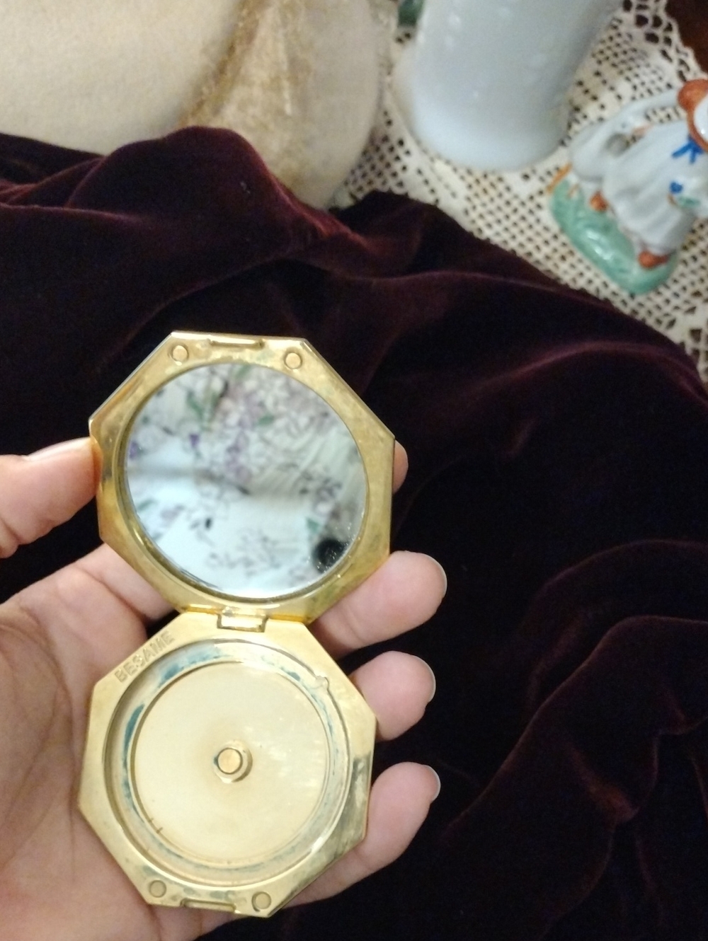 Refillable Compact By Besame Cosmetics - Picture 4 of 5